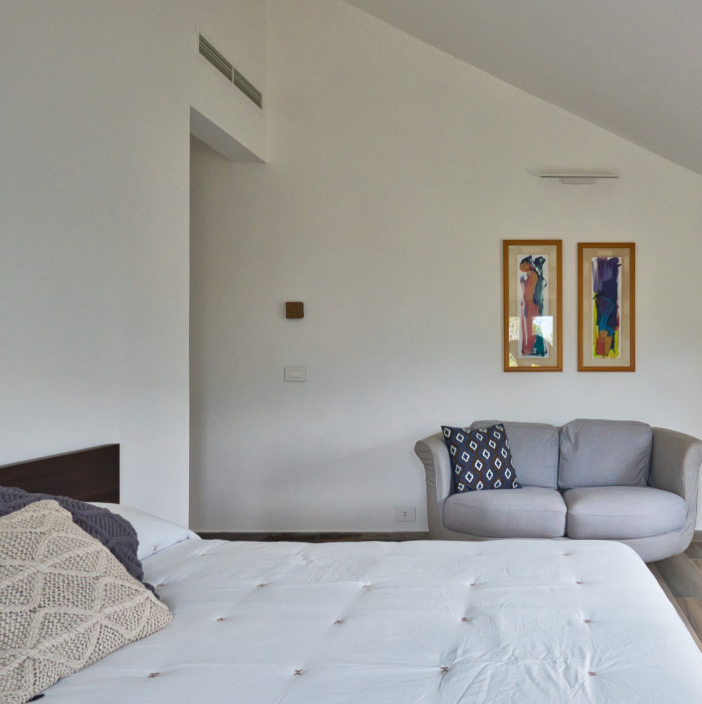 Room 02